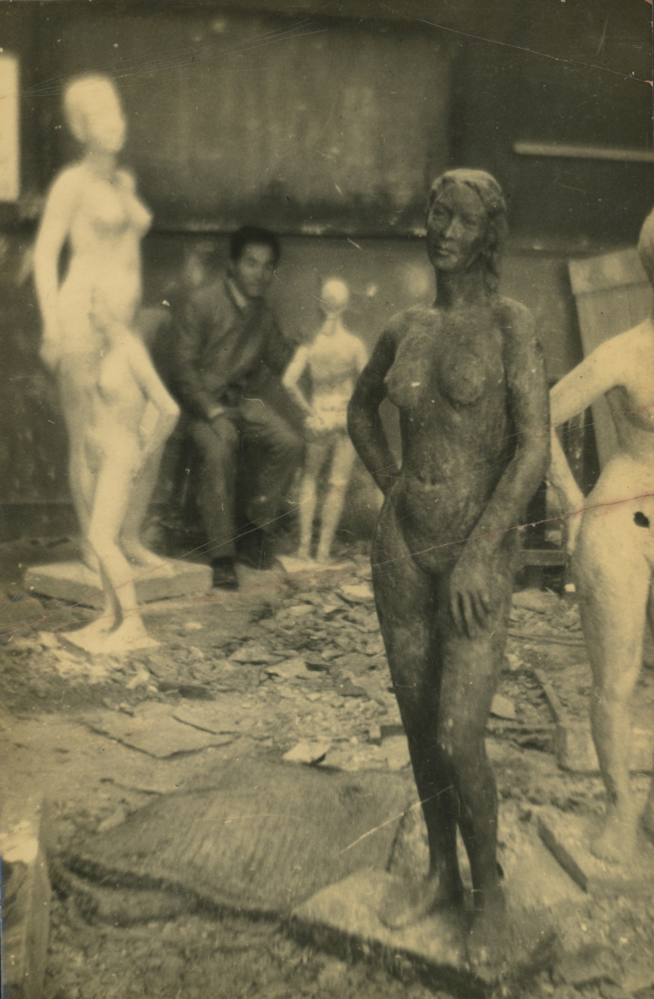 1966.11.21 교내전을 앞두고 실기실에서 인화사진