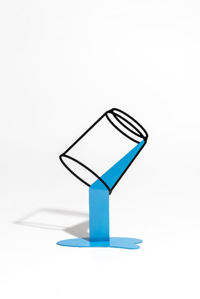 쏟아지는 컵 (Pouring cup)