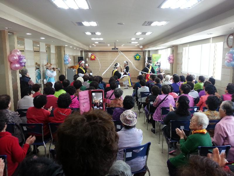 신명 나눔의 길을 걷다