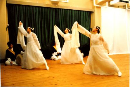 아시아의 춤의 물결