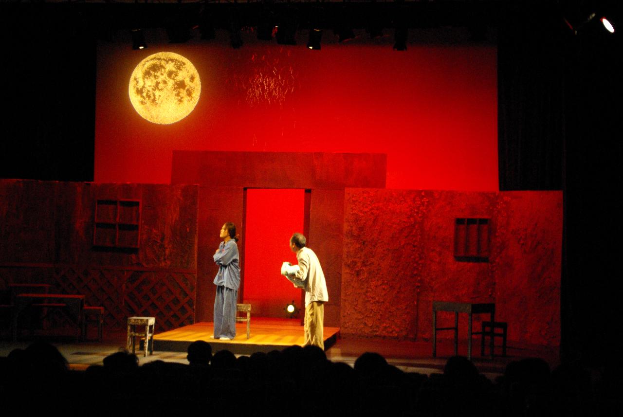 창작극 고연옥 작 달이 물로 걸어오듯